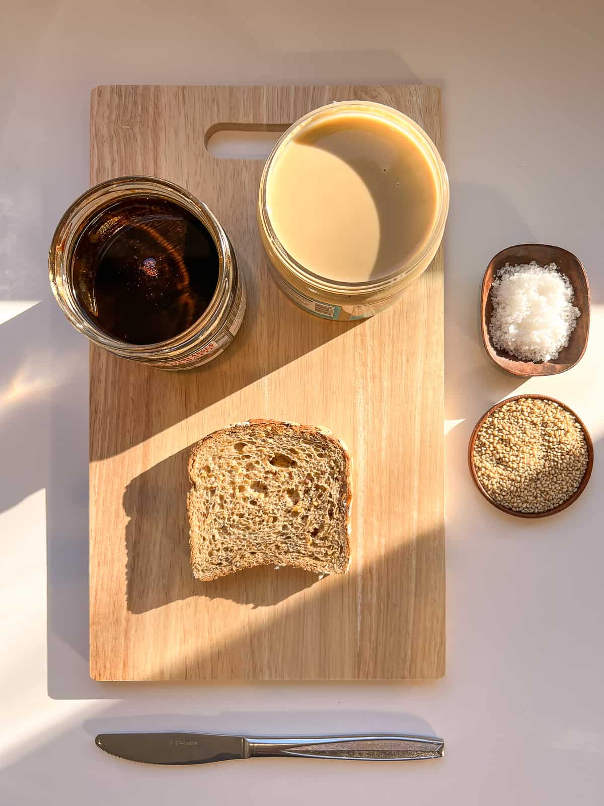 An image showing the ingredients needed to make date and sesame crunch toast.