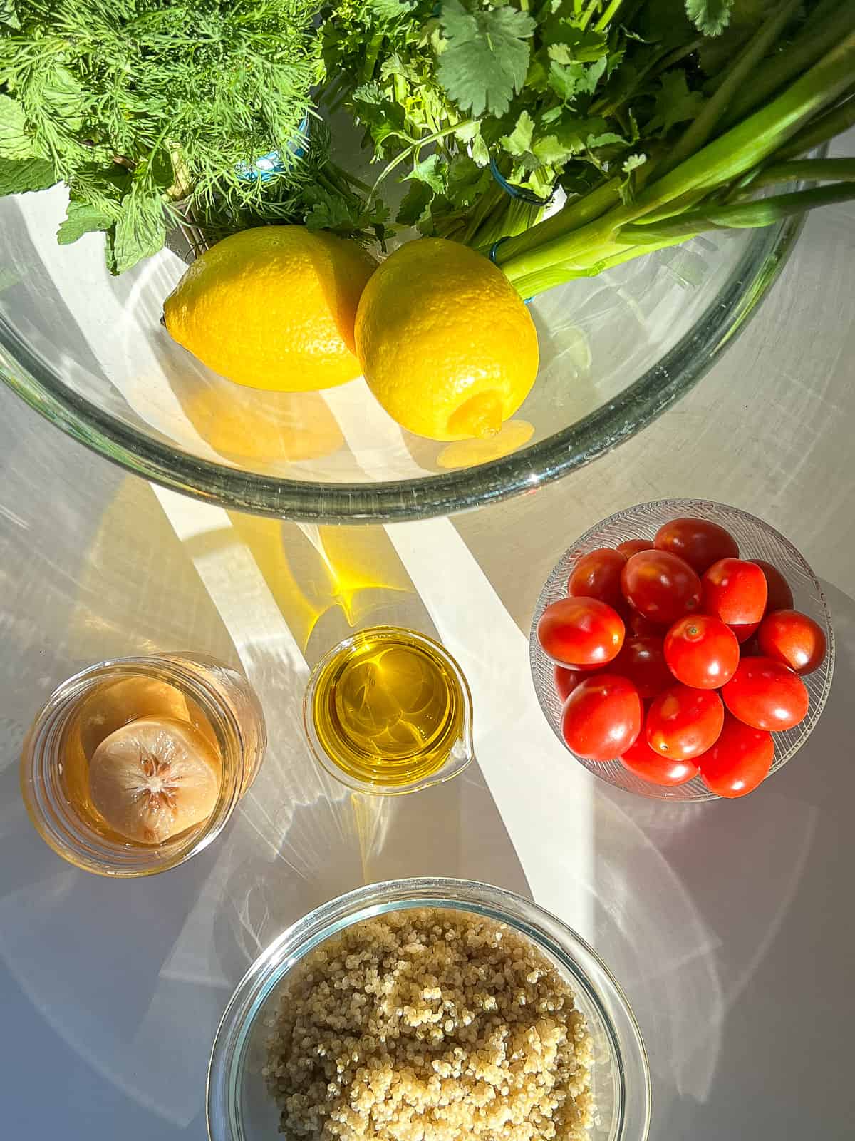 An image of the ingredients needed to make quinoa tabbouleh.