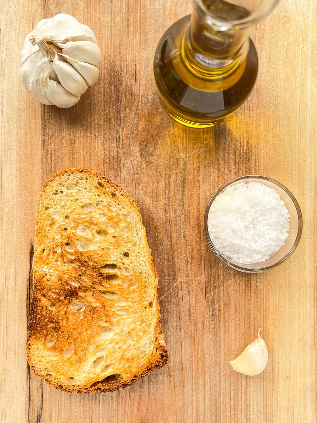 The ingredients needs for garlic toast