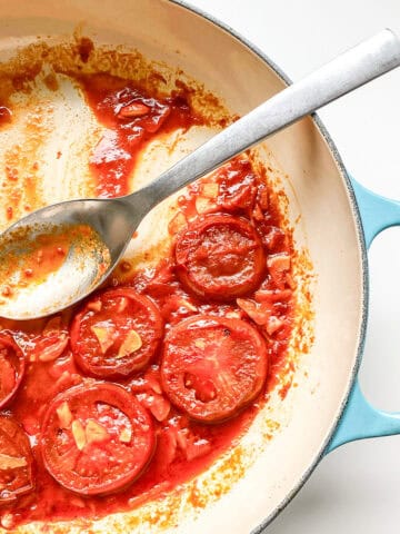 An image of a pan of Easy Garlic Tomatoes.